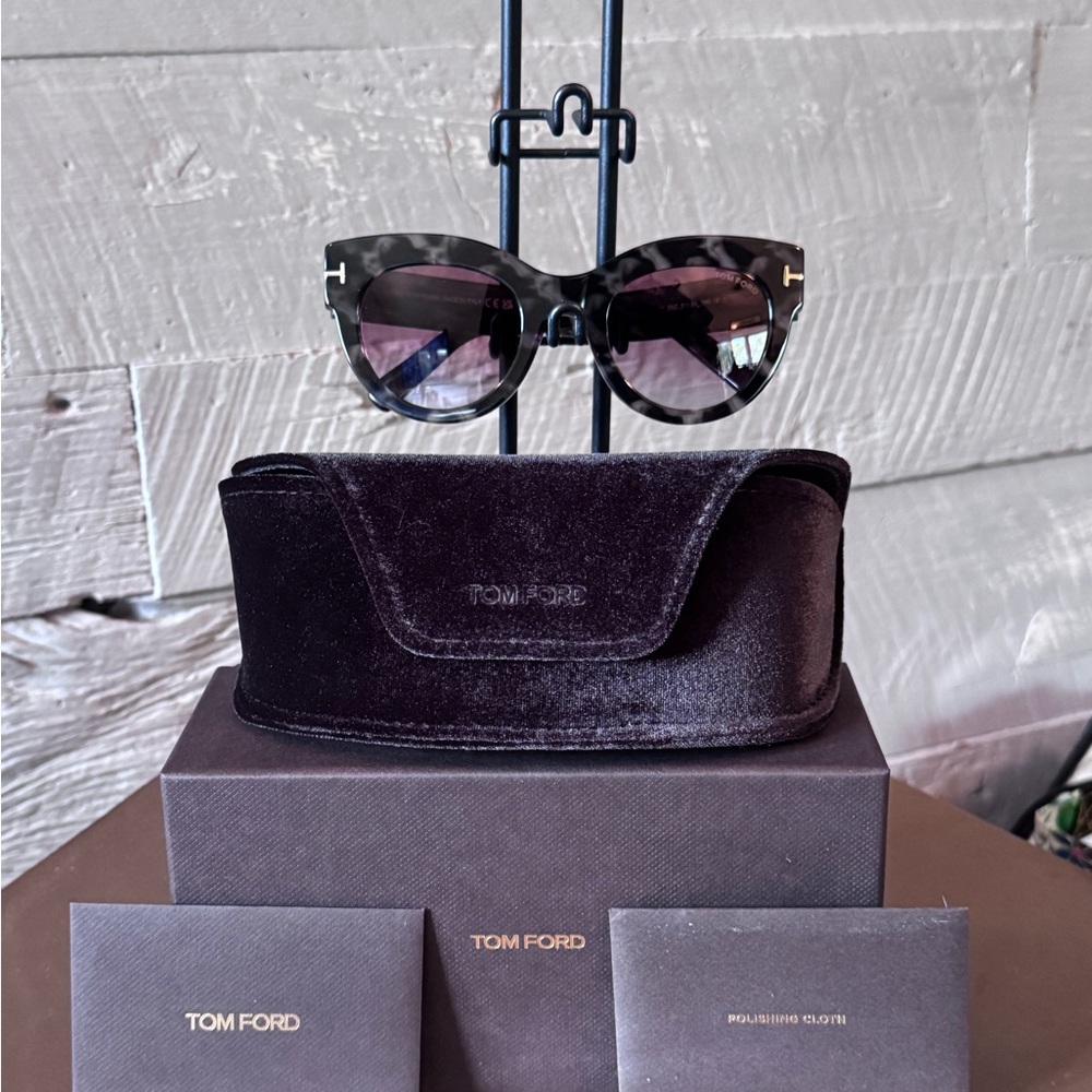 🔥New in the box Tom Ford Gradient cat eye sunglasses
